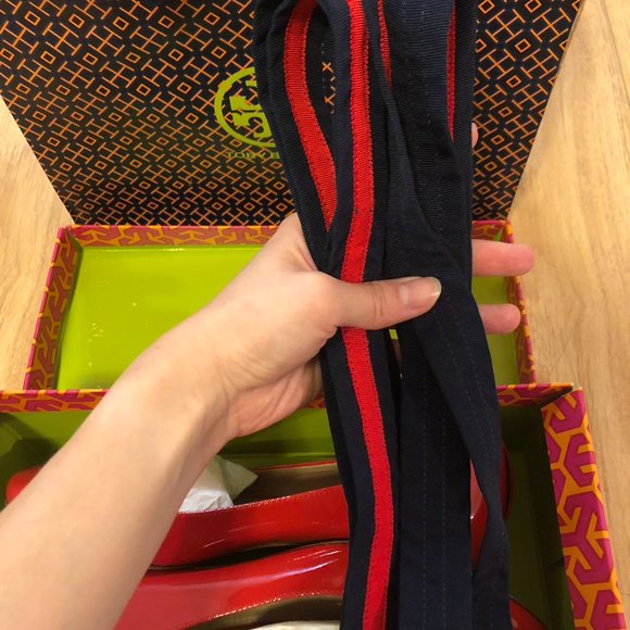 Tory Burch Women's red patent leather bow ballet flats shoes with lacing size7 - Picture 2 of 8